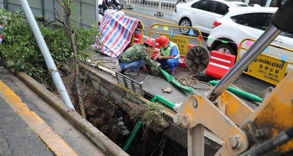 西安環(huán)城西路水司附近發(fā)生自來水供水管道破裂事故